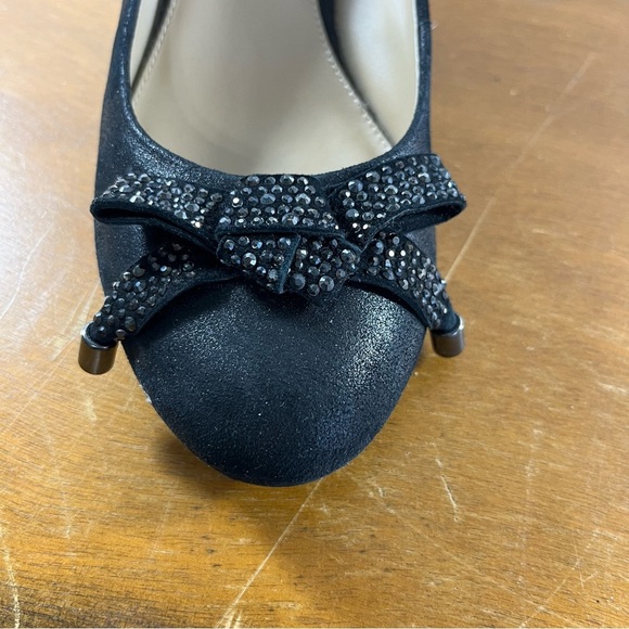 Arturo Chiang Black Wedge Heels with Bow - Picture 6 of 8